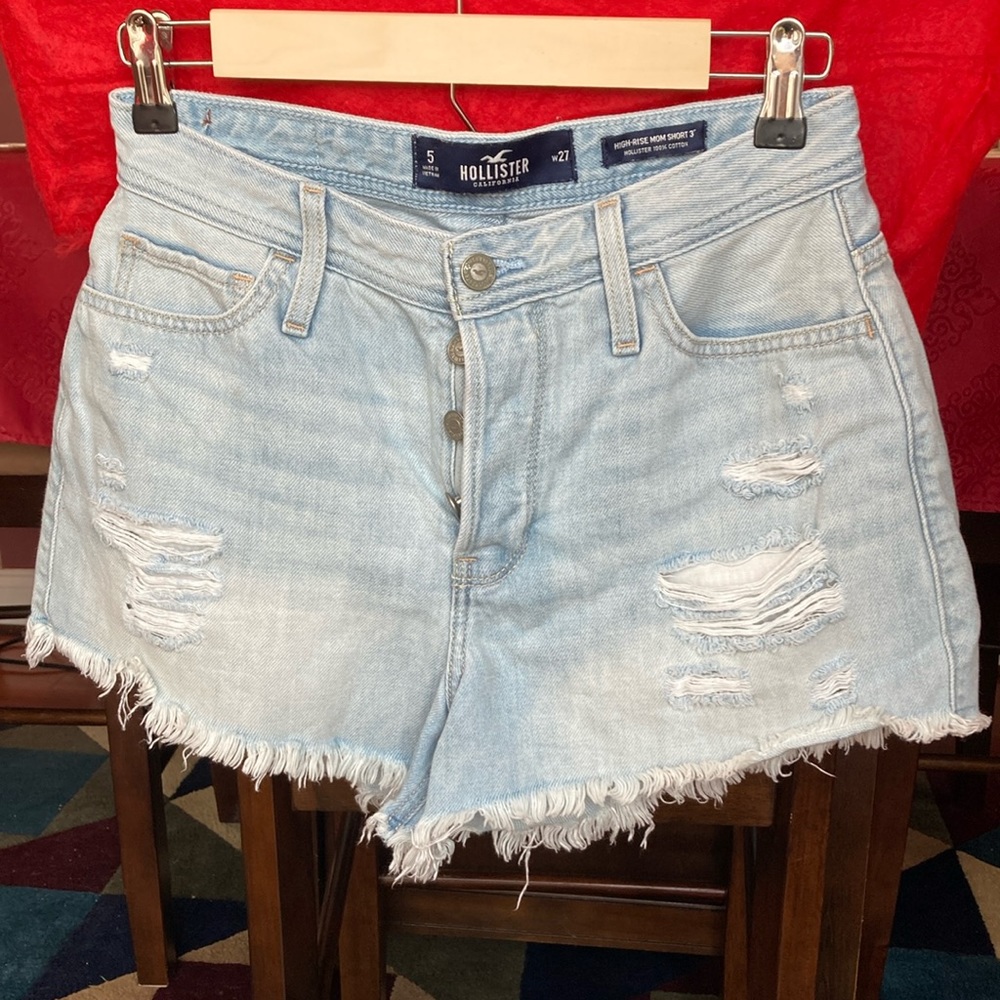 Hollister Women's Button Fly Cut Off Denim Shorts.  High-Rise Mom.  Size 5. W27.